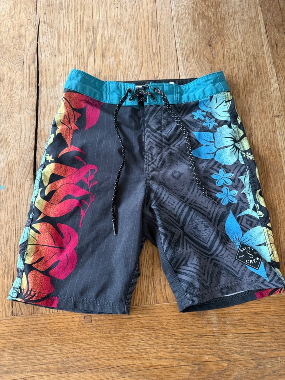 Salty Crew Boys Boardshort Size 22